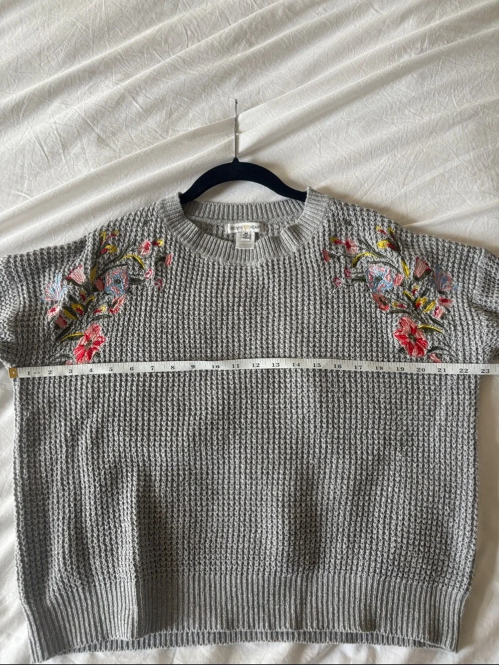 Vintage Grey Sweater with Floral Embroidery Details - Picture 4 of 5